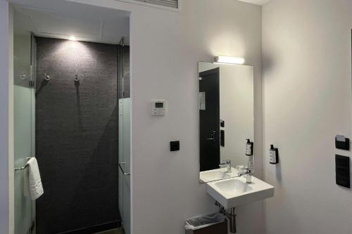 Habitación Doble Estándar con 1 cama grande del hotel Four Points Flex by Sheraton Malaga Centre. Foto 10