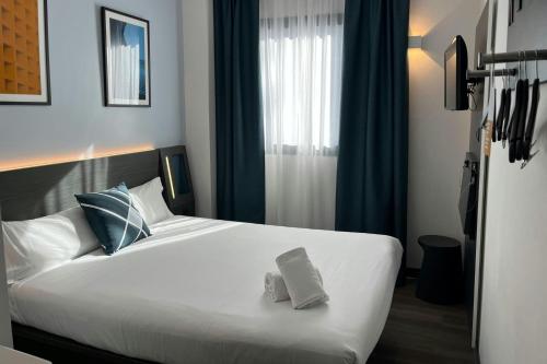 Habitación Doble Estándar con 1 cama grande del hotel Four Points Flex by Sheraton Malaga Centre. Foto 11
