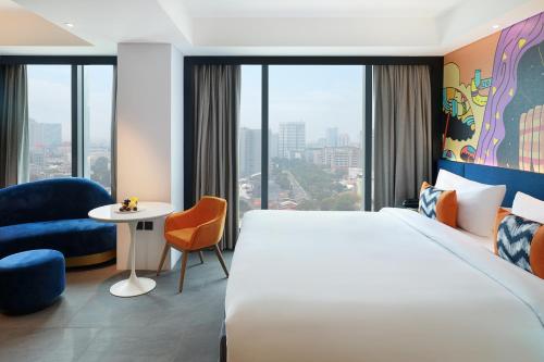 Habitación Deluxe con 1 cama queen del hotel ibis Styles Jakarta Tanah Abang. Foto 4