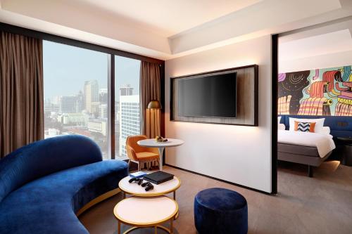 HABITACIÓN FAMILIAR CON 1 CAMA KING del hotel ibis Styles Jakarta Tanah Abang. Foto 3