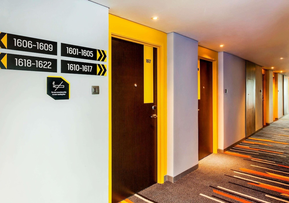 Habitación Superior con camas gemelas del hotel ibis Styles Bekasi Jatibening. Foto 4