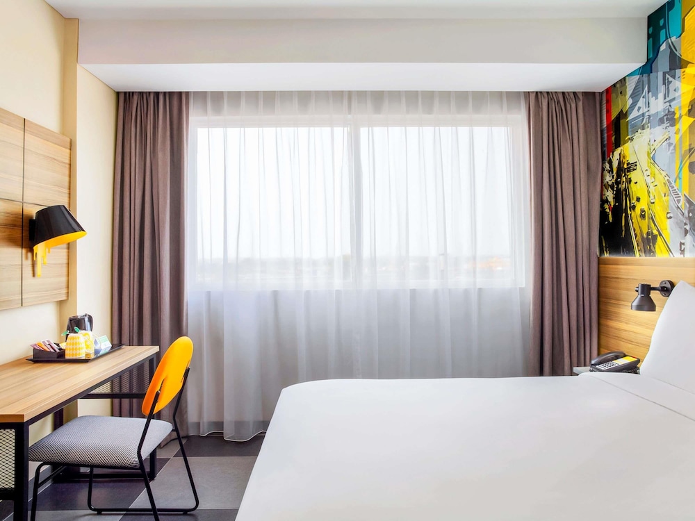 Habitación Superior con camas gemelas del hotel ibis Styles Bekasi Jatibening. Foto 5