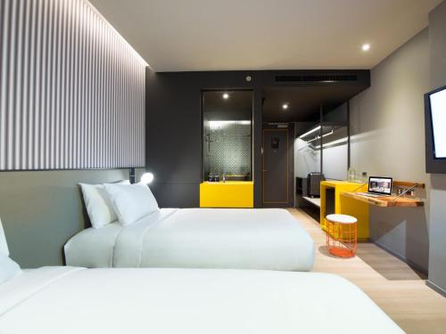 Habitación Doble Estándar - 2 camas del hotel Ibis Styles Bangkok Sukhumvit 4. Foto 1