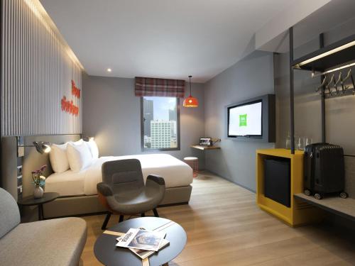 Superior Corner con cama grande del hotel Ibis Styles Bangkok Sukhumvit 4. Foto 3