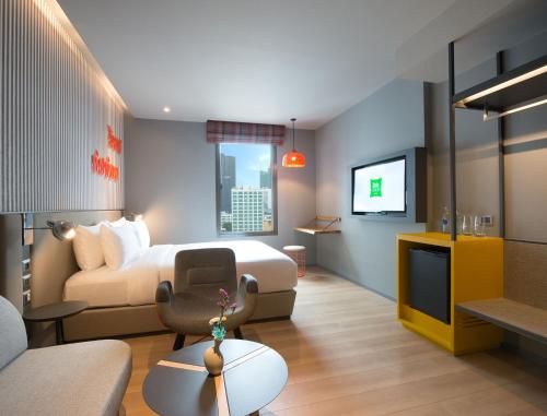 Superior Corner con cama grande del hotel Ibis Styles Bangkok Sukhumvit 4. Foto 8