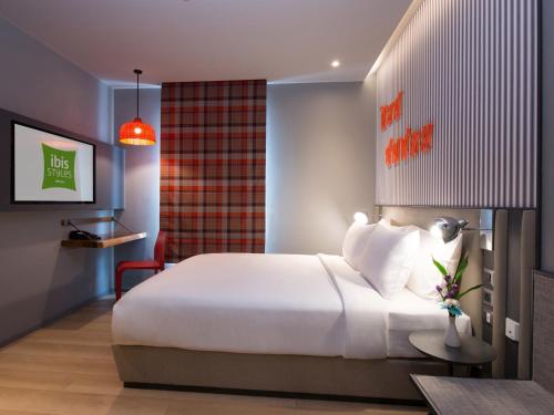 Habitación Estándar - 1 cama grande del hotel Ibis Styles Bangkok Sukhumvit 4. Foto 4