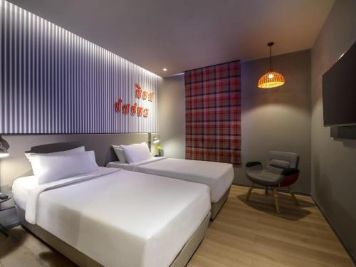 Habitación Doble Estándar - 2 camas del hotel Ibis Styles Bangkok Sukhumvit 4. Foto 3