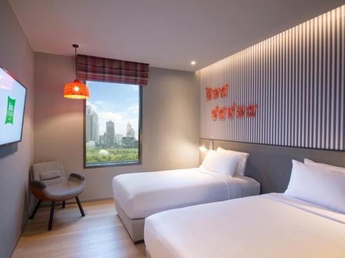 Habitación Doble Estándar - 2 camas del hotel Ibis Styles Bangkok Sukhumvit 4. Foto 5