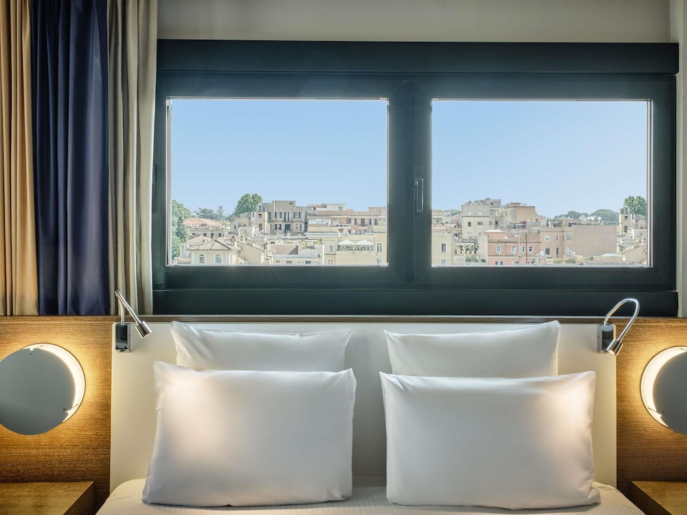 Habitación doble de categoría superior del hotel Mercure Roma Centro Colosseo. Foto 5