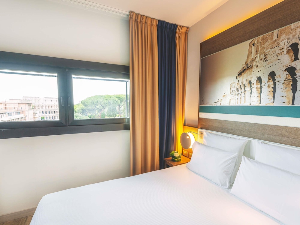 Habitación doble Superior con vistas al Coliseo del hotel Mercure Roma Centro Colosseo