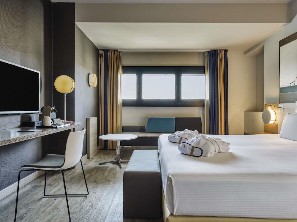 Habitación Doble Privilege con sofá cama del hotel Mercure Roma Centro Colosseo