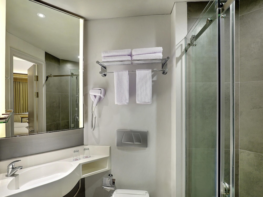 Habitación Estándar - 2 camas individuales del hotel Ibis Samarinda. Foto 1