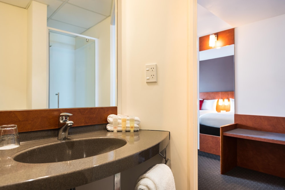 ibis Plus con cama King del hotel Ibis Christchurch. Foto 5