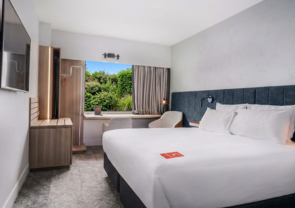 Habitación King con vistas a la ciudad del hotel Ibis Rotorua. Foto 4
