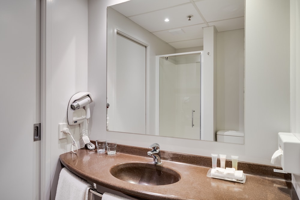 Habitación Doble con vistas a la ciudad - 2 camas dobles del hotel Ibis Rotorua. Foto 4