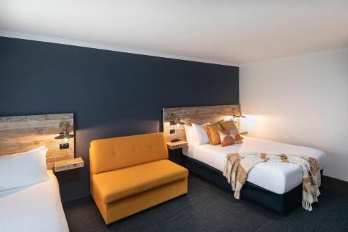 Habitación Queen y Individual del hotel ibis Styles Orange. Foto 3