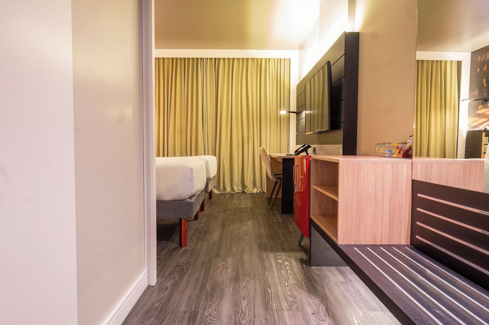 Habitación superior con 2 camas individuales del hotel Novotel Curitiba Batel. Foto 4