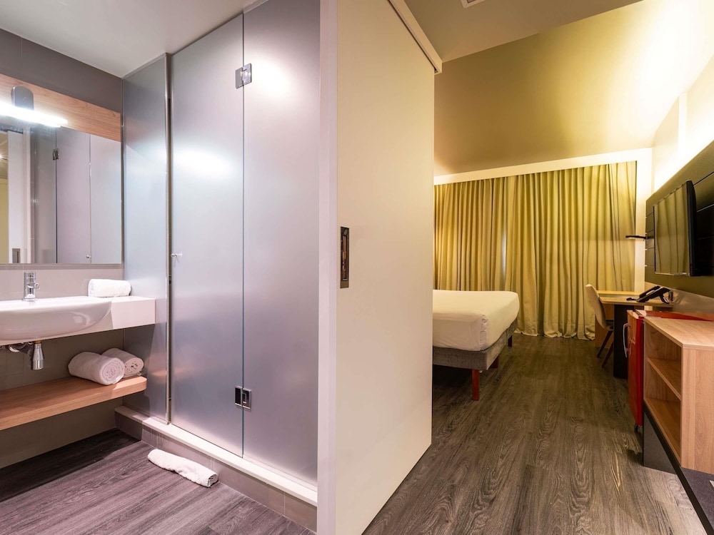 Habitación Superior - 1 cama king size grande del hotel Novotel Curitiba Batel. Foto 4