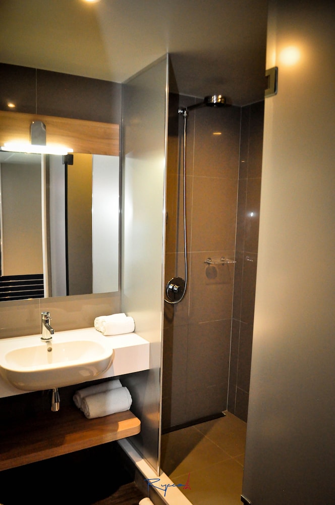 Habitación Superior - 1 cama king size grande del hotel Novotel Curitiba Batel. Foto 6