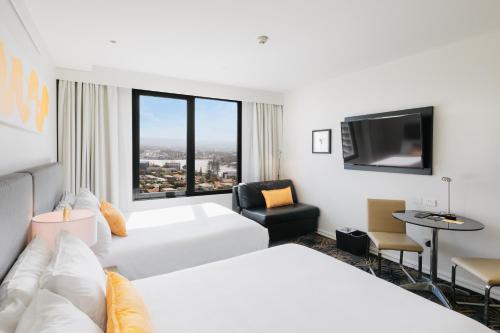 Habitación Doble Estándar con vistas a la ciudad - 2 camas dobles del hotel Voco Gold Coast, An Ihg. Foto 1
