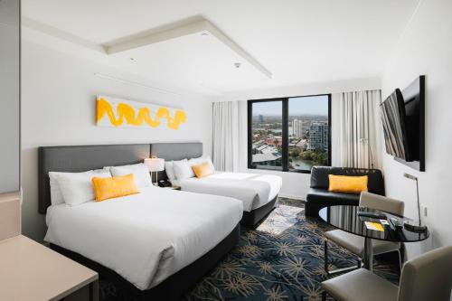 Habitación Doble Estándar con vistas a la ciudad - 2 camas dobles del hotel Voco Gold Coast, An Ihg. Foto 2