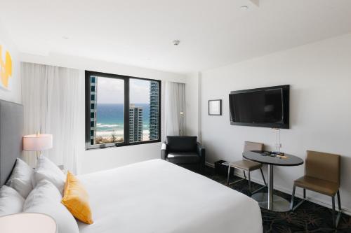 Habitación Doble Estándar con vistas al océano - 1 cama grande del hotel Voco Gold Coast, An Ihg. Foto 2
