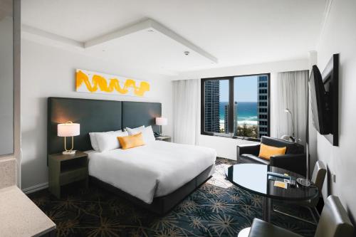 Habitación Doble Estándar con vistas al océano - 1 cama grande del hotel Voco Gold Coast, An Ihg. Foto 3