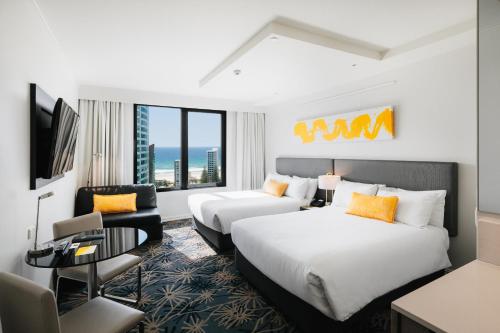 Alojamiento Estándar con vistas al océano - 2 camas dobles del hotel Voco Gold Coast, An Ihg. Foto 5