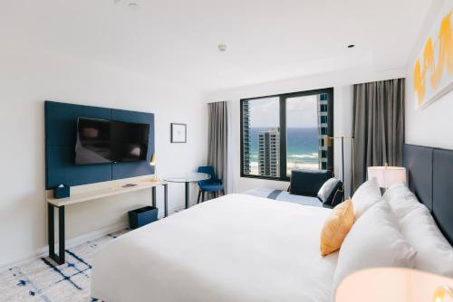 Habitación Premium con cama extragrande y vistas al océano del hotel Voco Gold Coast, An Ihg
