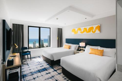 2 Double beds Premium Ocean view del hotel Voco Gold Coast, An Ihg. Foto 7