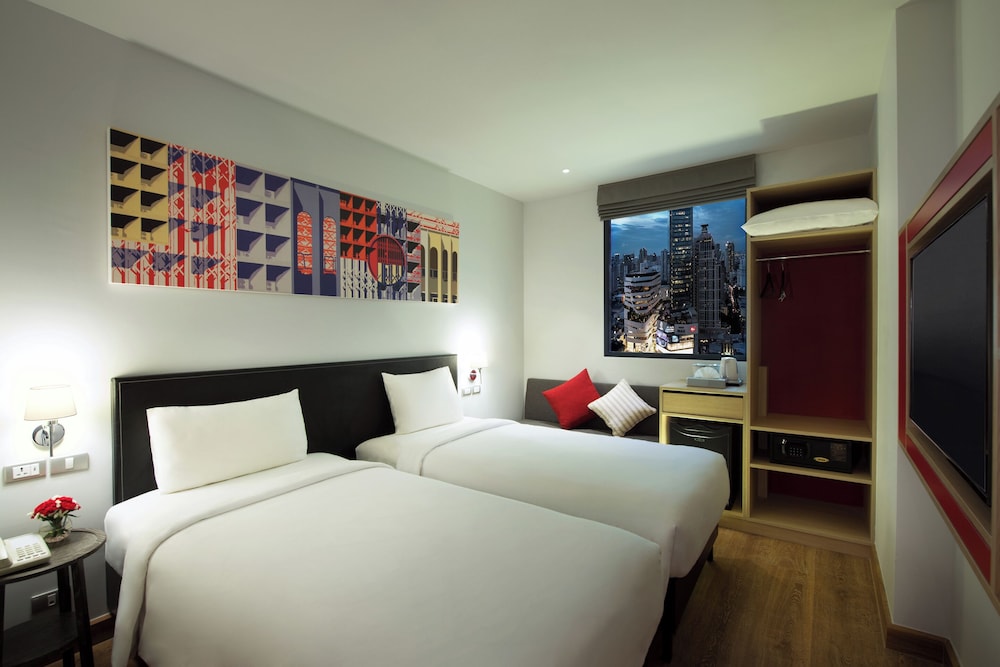 Habitación estándar con camas individuales del hotel Ibis Bangkok Sukhumvit 24. Foto 2