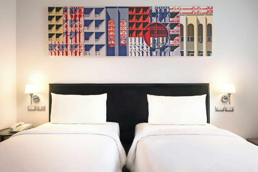 Habitación estándar con camas individuales del hotel Ibis Bangkok Sukhumvit 24. Foto 4