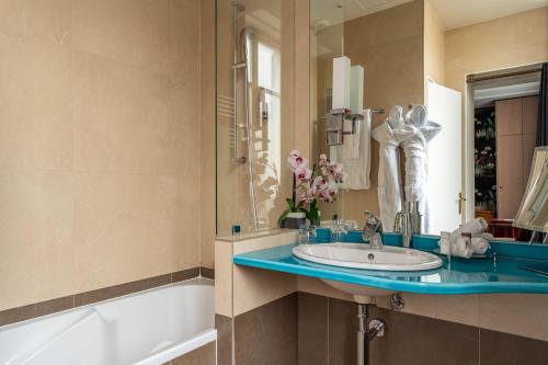 Privilege Room with Garden View del hotel REGENT`S GARDEN. Foto 5