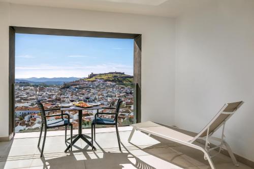 Habitación Doble Deluxe con vistas panorámicas al castillo del hotel Barcelo Aracena