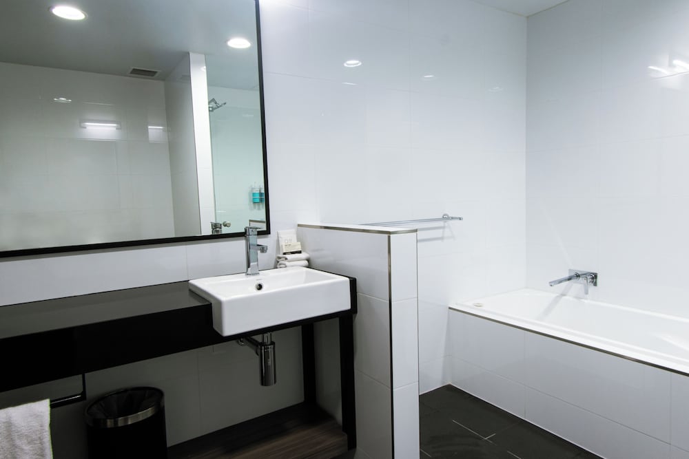 SUITE SUPERIOR DE 2 DORMITORIOS, 1 Cama King y 1 Cama King Zip del hotel Mercure Tamworth. Foto 1