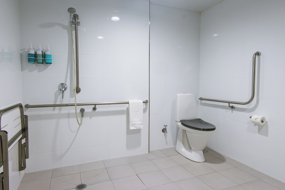 Suite de 3 Dormitorios con 3 Camas King del hotel Mercure Tamworth. Foto 1