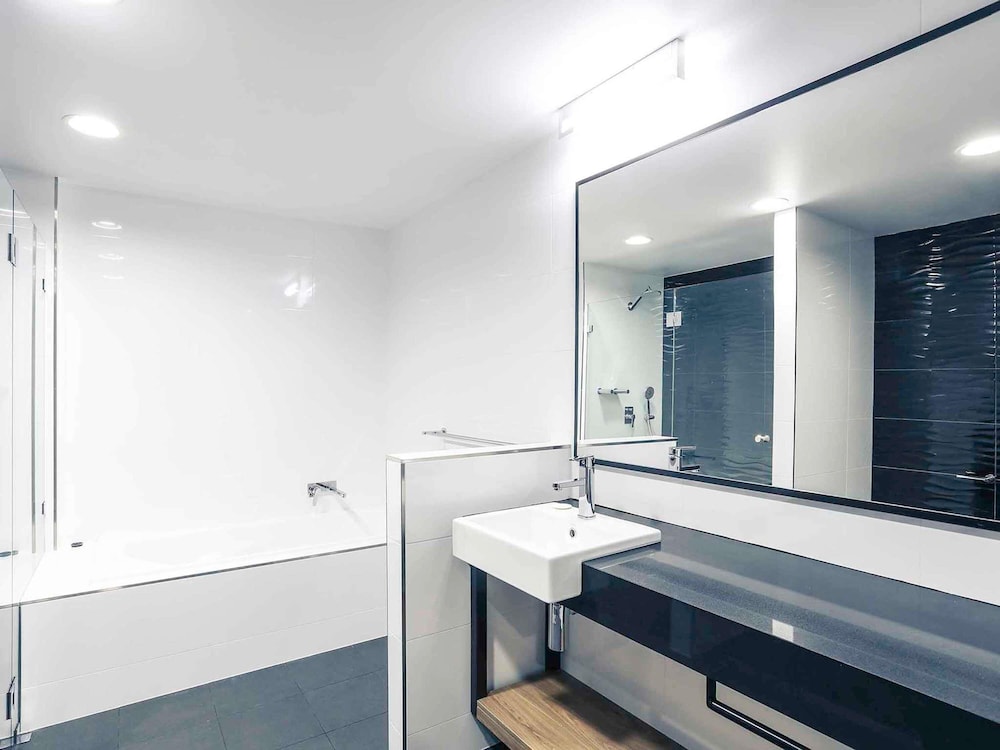 SUITE SUPERIOR DE 2 DORMITORIOS, 1 Cama King y 1 Cama King Zip del hotel Mercure Tamworth. Foto 3