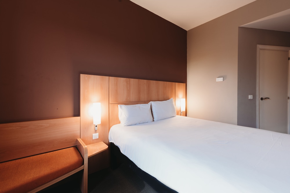 Habitación Standard con 2 camas individuales del hotel Ibis Oujda. Foto 1