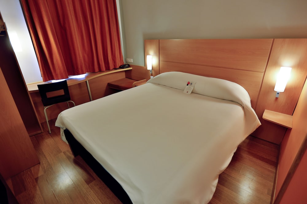 Habitación Estándar con 1 cama doble del hotel Ibis Meknes. Foto 3