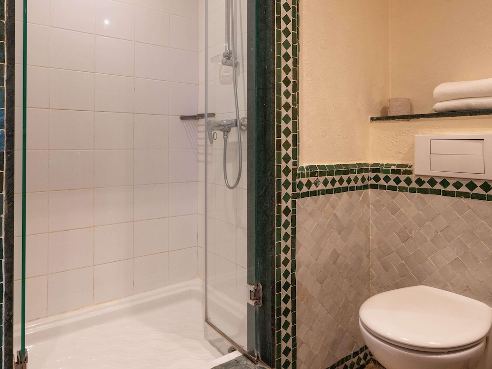 Habitación estándar con 2 camas individuales del hotel Ibis Meknes. Foto 11