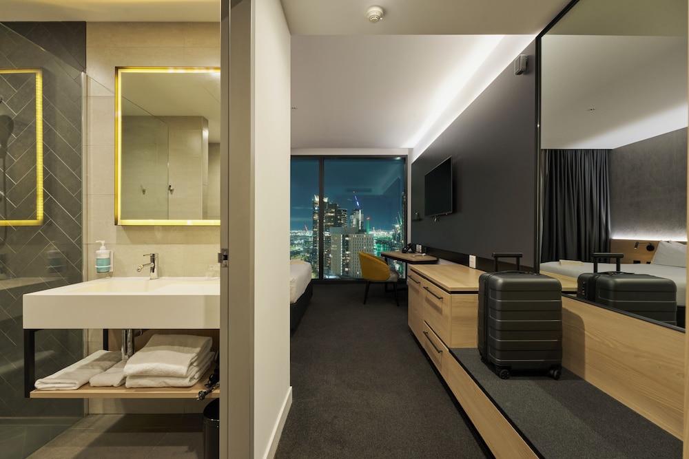 Habitación Estándar con 1 Cama Queen del hotel Novotel Melbourne South Wharf. Foto 1