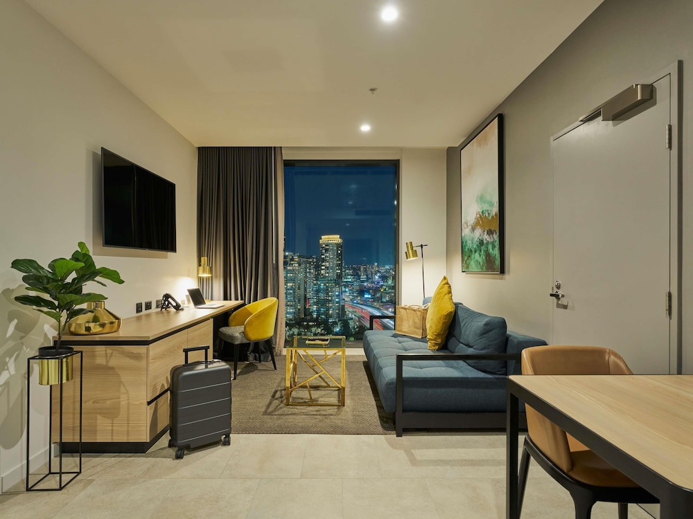 Suite con Vistas a la Ciudad y 1 Dormitorio con 1 Cama King del hotel Novotel Melbourne South Wharf. Foto 5