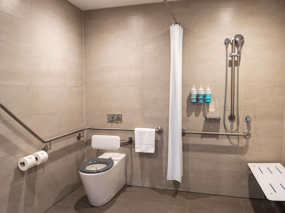 Habitación Estándar con 1 Cama Queen Accesible del hotel Novotel Melbourne South Wharf. Foto 5