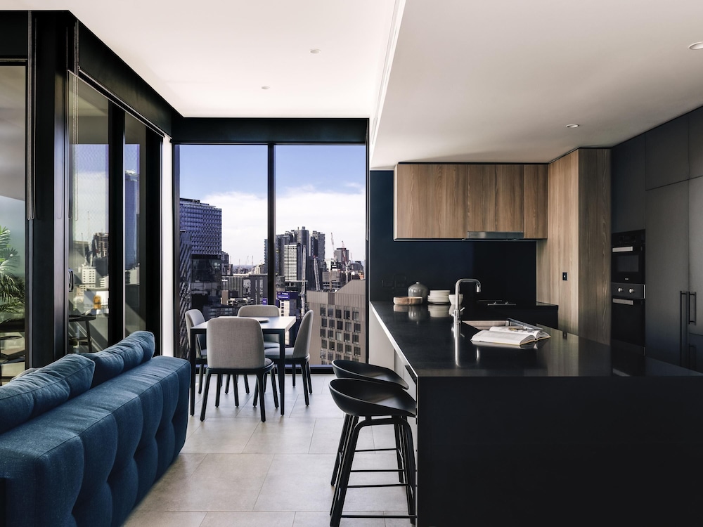 Apartamento Deluxe con Vistas a la Ciudad y 2 Dormitorios con 1 Cama King y 2 Camas Individuales del hotel Novotel Melbourne South Wharf. Foto 6