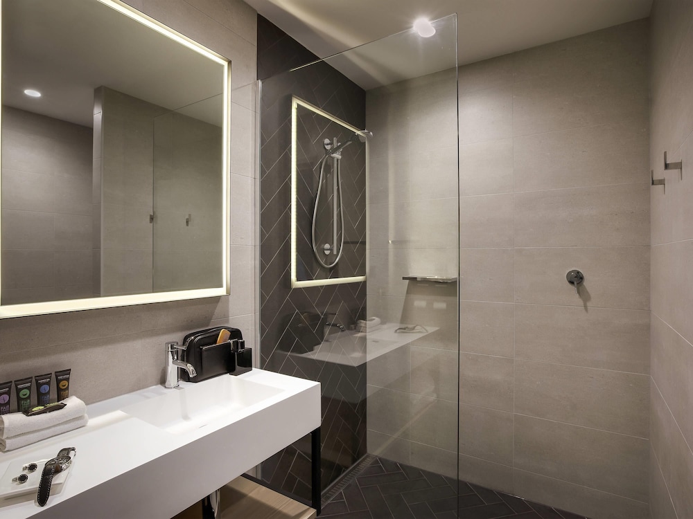 Habitación Estándar con 2 camas dobles del hotel Novotel Melbourne South Wharf. Foto 5