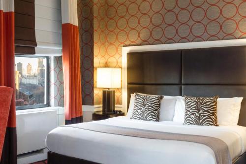 Habitación Superior con cama extragrande del hotel Empire. Foto 4