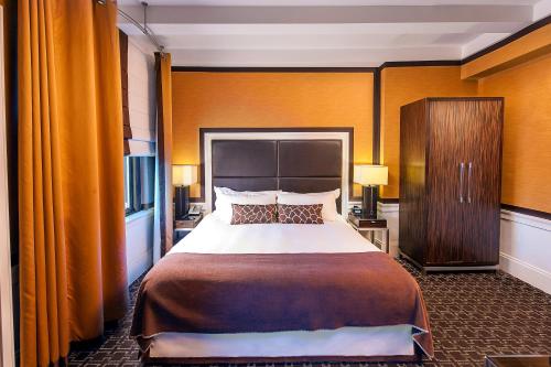 Habitación Deluxe con cama extragrande del hotel Empire. Foto 3