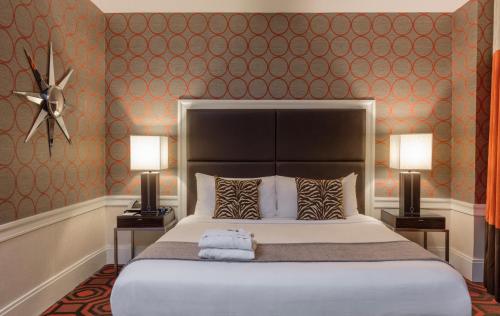 Habitación Deluxe con cama extragrande del hotel Empire. Foto 4