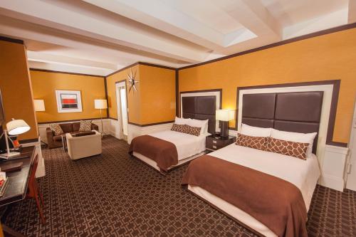 Junior suite Lujo Superior Sofá Cama incluido 2 Camas dobles del hotel Empire. Foto 5