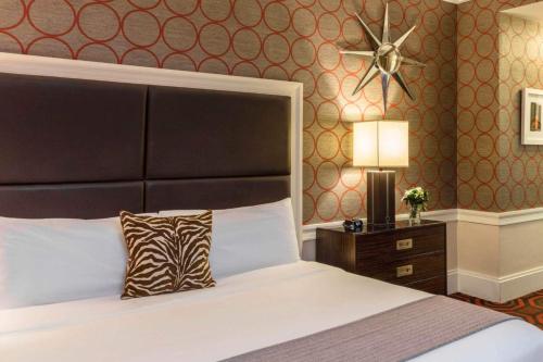 Habitación con cama extragrande - Adaptada para personas de movilidad reducida del hotel Empire. Foto 5